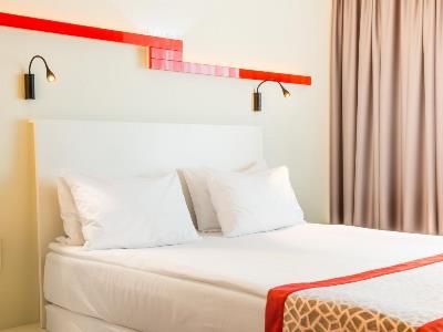 bedroom - hotel holiday inn vilnius - vilnius, lithuania