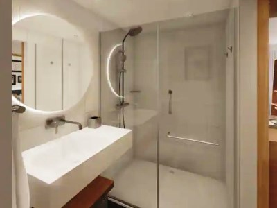 bathroom - hotel hampton by hilton riga airport - riga, latvia