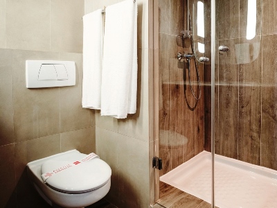 bathroom - hotel ibis casablanca city center - casablanca, morocco