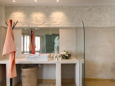 bathroom - hotel angsana riads collection - marrakech, morocco