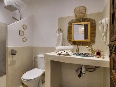 bathroom - hotel riad arabkech - marrakech, morocco