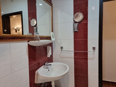 bathroom 2 - hotel kulla e balshajve - ulcinj, montenegro