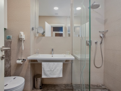 bathroom - hotel bracera - budva, montenegro