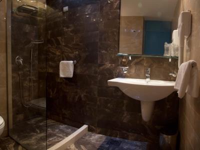 bathroom - hotel resort slovenska plaza - budva, montenegro