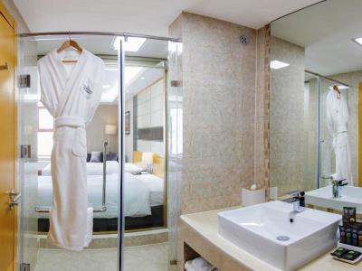 bathroom 1 - hotel novotel ulaanbaatar - ulaanbaatar, mongolia