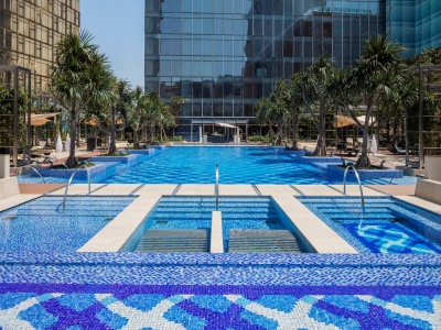 outdoor pool - hotel mgm cotai - macau, macau