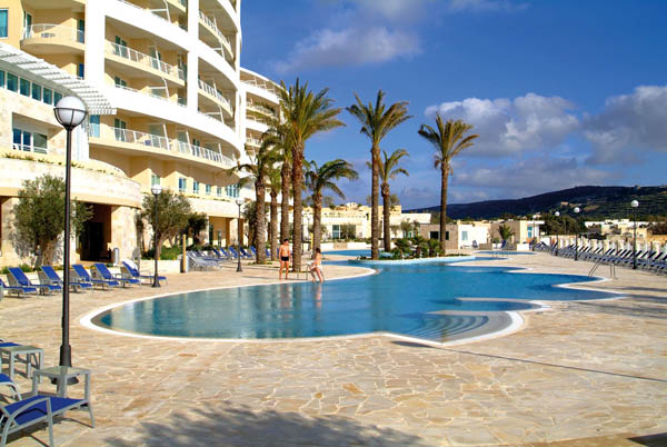 outdoor pool - hotel radisson blu resort and spa golden sands - golden sands bay, malta
