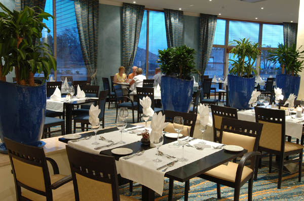 restaurant - hotel radisson blu resort and spa golden sands - golden sands bay, malta