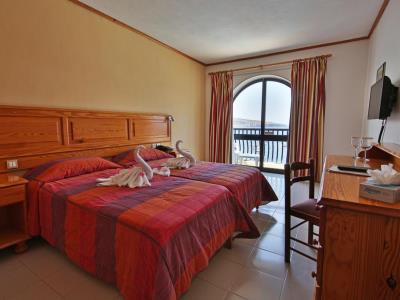 bedroom - hotel gillieru harbour - st pauls bay, malta