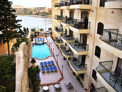 exterior view - hotel white dolphin - qawra, malta