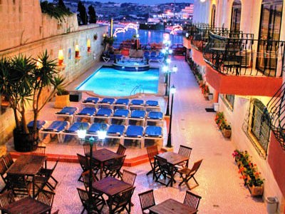 outdoor pool - hotel white dolphin - qawra, malta