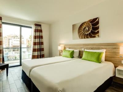 bedroom - hotel ax odycy - qawra, malta