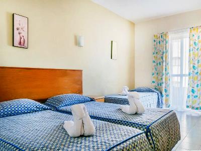 bedroom - hotel qawra point holiday complex - qawra, malta