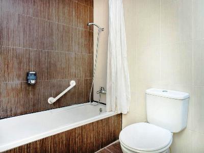 bathroom - hotel qawra point holiday complex - qawra, malta