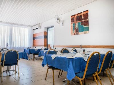 restaurant - hotel qawra point holiday complex - qawra, malta