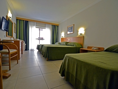 bedroom 1 - hotel qawra palace - qawra, malta