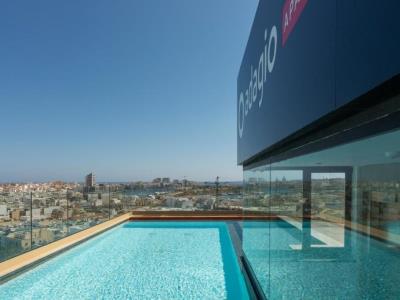 outdoor pool - hotel aparthotel adagio malta central - msida, malta