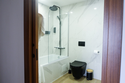 bathroom 1 - hotel grands suites htl residences and spa - sliema, malta