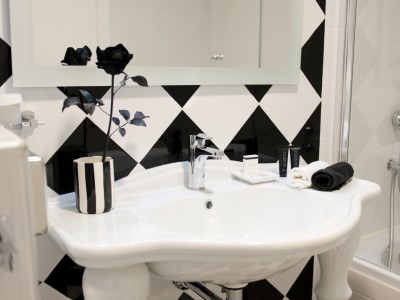 bathroom - hotel ax the victoria - sliema, malta