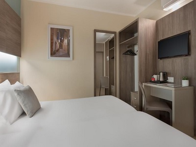 bedroom - hotel 115 the strand hotel and suite - sliema, malta
