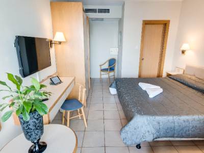 bedroom - hotel sliema chalet - sliema, malta