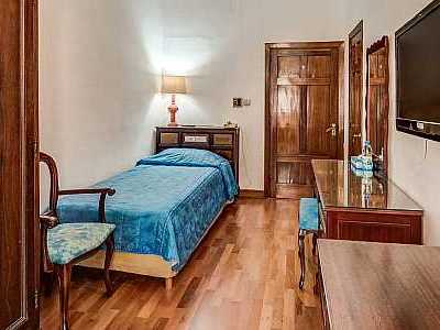 bedroom - hotel castille - valletta, malta