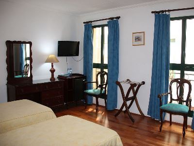 standard bedroom 1 - hotel castille - valletta, malta