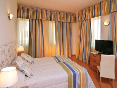 bedroom - hotel osborne - valletta, malta