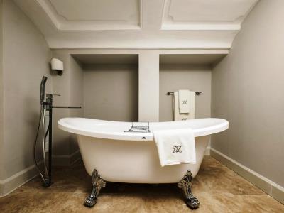 bathroom - hotel domus zamittello - valletta, malta