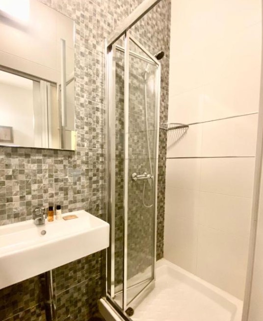 bathroom - hotel spinola hotel - st julians, malta