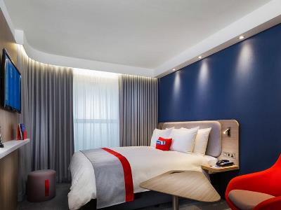 bedroom - hotel holiday inn express malta - st julians, malta