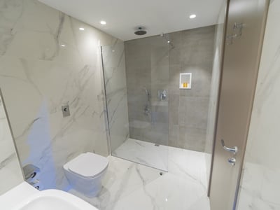 bathroom 1 - hotel mercure st. julians malta - st julians, malta