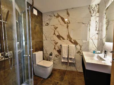 bathroom - hotel ivy hotel - st julians, malta