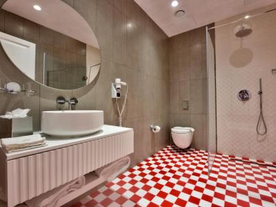bathroom 1 - hotel holm boutique and spa - st julians, malta