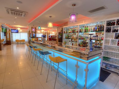 bar - hotel alexandra - st julians, malta