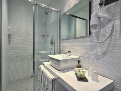 bathroom - hotel valentina - st julians, malta