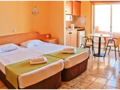 bedroom - hotel luna holiday complex - mellieha, malta