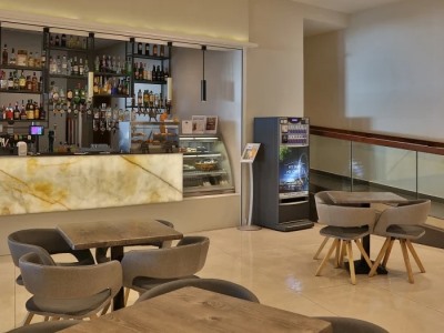bar - hotel paradise bay resort - mellieha, malta