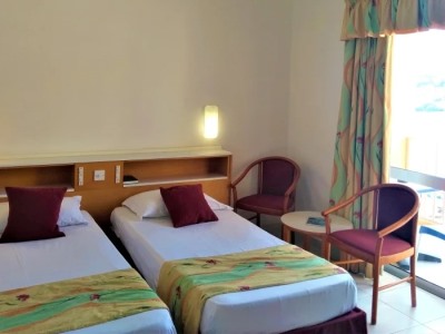 bedroom 3 - hotel paradise bay resort - mellieha, malta