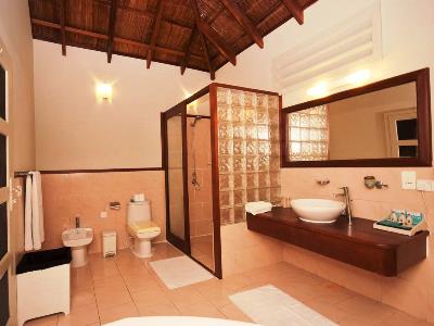 bathroom - hotel cinnamon dhonveli - maldives, maldives