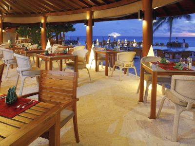 restaurant 2 - hotel centara ras fushi resort and spa - maldives, maldives