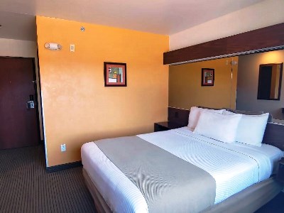 bedroom 1 - hotel microtel inn ciudad juarez/us consulate - ciudad juarez, mexico