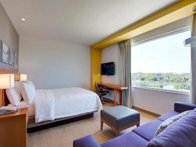 bedroom 1 - hotel hampton inn and suites by hilton paraiso - paraiso, mexico