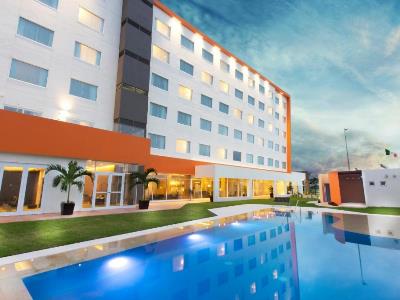 outdoor pool - hotel hampton inn and suites by hilton paraiso - paraiso, mexico