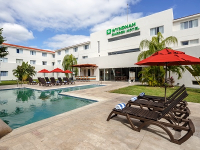 outdoor pool - hotel wyndham garden playa del carmen - playa del carmen, mexico