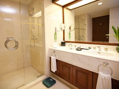 bathroom 1 - hotel evergreen laurel - penang, malaysia
