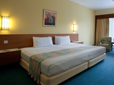 bedroom - hotel bayview beach resort - penang, malaysia