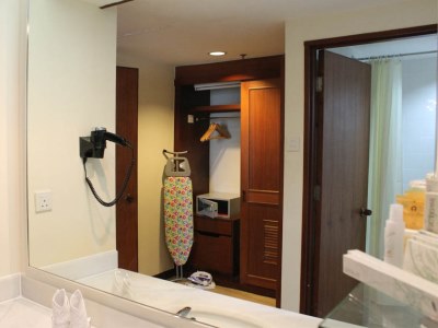 bathroom - hotel bayview beach resort - penang, malaysia
