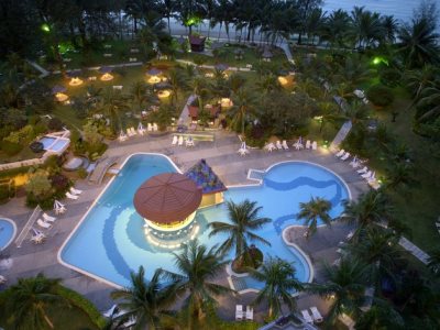 outdoor pool - hotel bayview beach resort - penang, malaysia