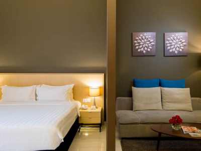 deluxe room - hotel pines - melaka, malaysia